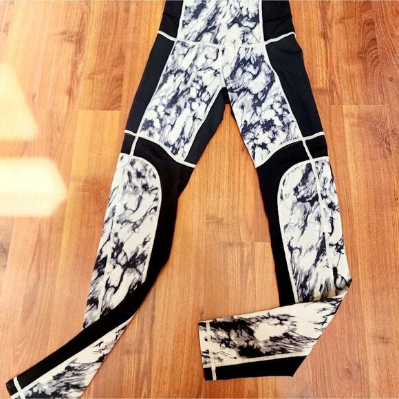 LULULEMON BREATHE EASY LEGGINGS SIZE XS - Picture 8 of 8